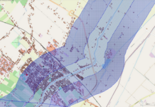 Ad Alfonsine si attende la piena: ruspa in azione al ponte ferroviario