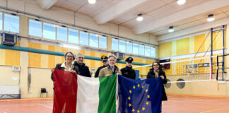 Voltana: consegnate le bandiere italiana ed europea da esporre nelle scuola secondaria di primo grado