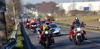 Duecento Babbi Natale in moto portano sorrisi ai piccoli pazienti romagnoli