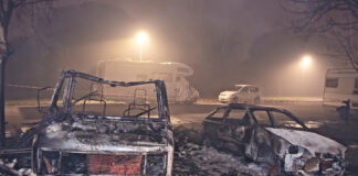 Auto e camper a fuoco nel parcheggio di via Chiavica Romea