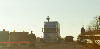 #Ultima ora. Camion in panne sulla SS16: traffico paralizzato verso nord all’altezza del cantiere del Montone