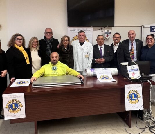 Solidarietà all’ospedale di Lugo: il Lions Club dona un Rollboard all’Oncologia
