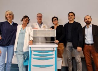 Nuovo carrello multifunzione donato alla Cardiologia di Ravenna dalla Famiglia Torelli