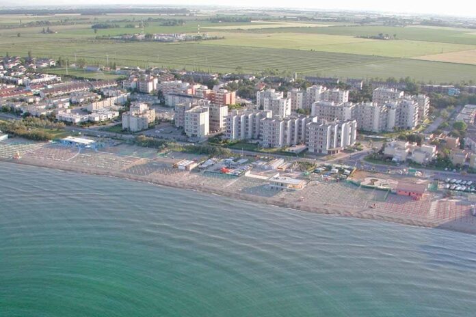lido_adriano-RA-panoramica_spiaggia_ph.proloco_emilia_romagna-CC_BY_NC_SA-3.0