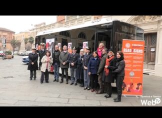 Un sedile rosso contro la violenza di genere: la campagna in 87 autobus di Start