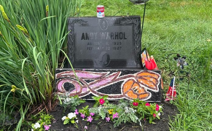 tomba-andy-warhol