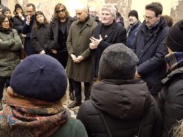 Il saluto al mosaico. Il lavoro di Montalbini resterà in centro storico