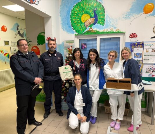 Avis, Carabinieri Biodiversità e Gruppo Hera portano doni e sorrisi ai bambini della Pediatria di Ravenna