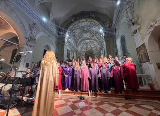 A Brisighella tutti in piedi per il Gospel: grande successo per il concerto dei Voices of Joy