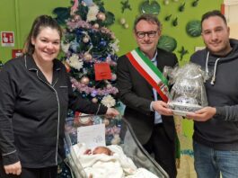 Consegnata l’Impagliata alla famiglia di Diletta, la prima faentina nata nel nuovo anno