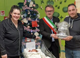 Consegnata l’Impagliata alla famiglia di Diletta, la prima faentina nata nel nuovo anno