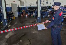 Officina abusiva scoperta nella Bassa Romagna: sequestrati rifiuti pericolosi