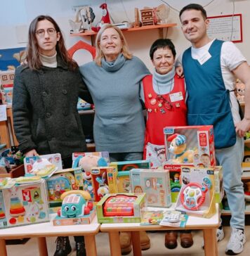 Il Leo Club regala giochi per i bambini ricoverati in Pediatria