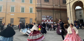 Parte il progetto “La danza fa bene agli anziani”: appuntamenti settimanali con le danze ottocentesche