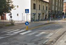 Chiude il tratto di Corso Mazzini nei pressi della piccola rotatoria