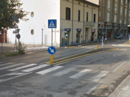 Chiude il tratto di Corso Mazzini nei pressi della piccola rotatoria