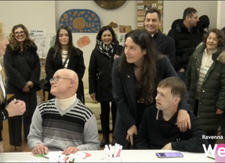 La ministra Locatelli a Faenza per visitare Anffas e il negozio Le Botteghe