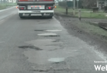 Trobbe buche in via San Silvestro: i lavoratori chiedono al Comune di intervenire