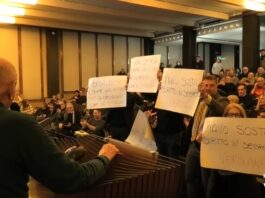 “Piano sosta scritto in segreto”: l’opposizione protesta in assemblea. Pd: “Show da condannare”