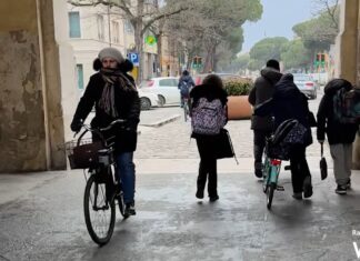 Il Pavimento ha lasciato Porta Adriana, andrà in un magazzino in attesa di ricollocamento