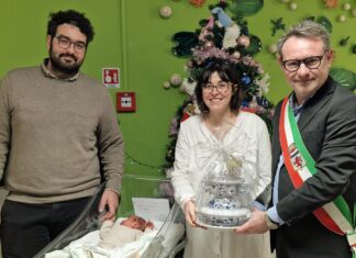 Consegnata l’impagliata al primo bambino nato a Faenza