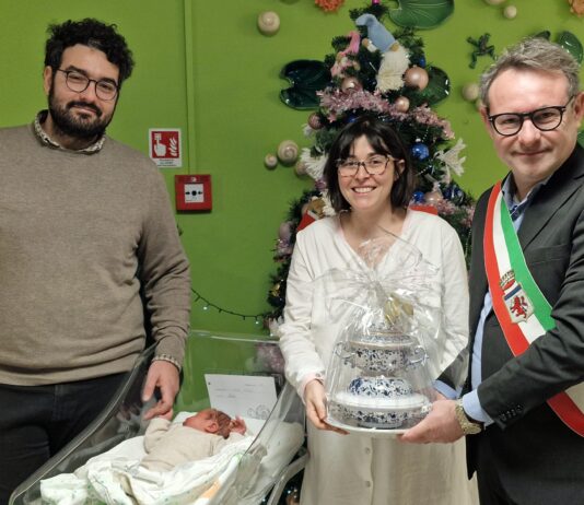 Consegnata l’impagliata al primo bambino nato a Faenza