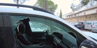 Rubano fra le auto parcheggiate: arrestati