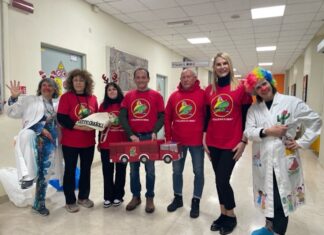 “I colleghi di Grisù” portano doni e sorrisi ai bambini della Pediatria di Ravenna