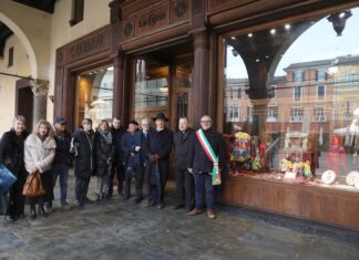 Inaugurata al Private Banking della Cassa la mostra sul Carnevale alla presenza del presidente Antonio Patuelli e dell’arcivescovo Lorenzo Ghizzoni