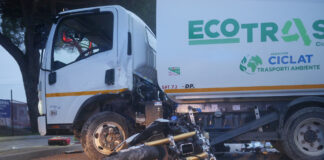 Punta Marina, violento schianto tra moto e mezzo dei rifiuti