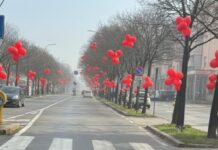 Palloncini rossi al Quartiere Alberti per festeggiare San Valentino