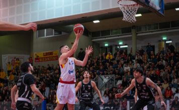 Basket: Serata da sogno al PalaCosta. Una grande OraSì si impone contro Caserta e vince 77-74