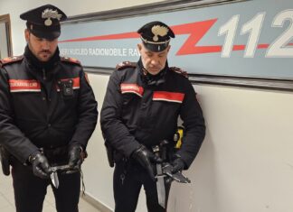 Controlli straordinari dei Carabinieri: alcol alla guida e coltelli nascosti, scattano le denunce