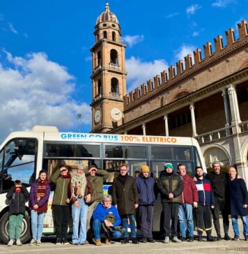 Faenza, i disegni dei ragazzi di Autismo Faenza viaggiano sul Green-Go Bus