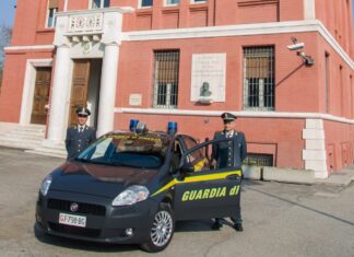 Sorpreso a rubare gasolio dal camion della ditta per la quale lavora