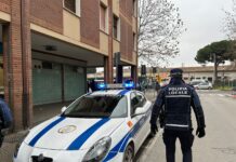 Alimenti scaduti e senza etichettatura: sanzionato negozio