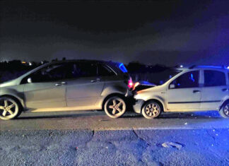 Minorenne provoca un tamponamento a catena e fugge: era alla guida del furgone del padre