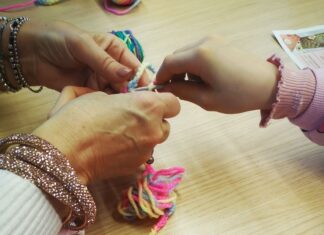 Cotignola: prosegue il laboratorio di uncinetto per ragazzi e ragazze.