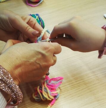 Cotignola: prosegue il laboratorio di uncinetto per ragazzi e ragazze.