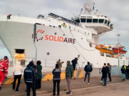 La nave ONG “Solidaire” attracca a Ravenna con 120 migranti
