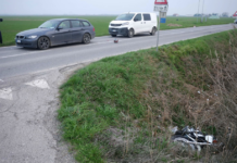 Scontro fra una moto e un furgone in via Dismano: centauro trasportato al Bufalini