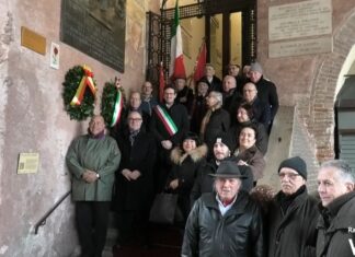 177º anniversario della Repubblica Romana, la deposizione delle corone sullo scalone del Comune