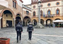 Fa pipì in pieno centro: multato per oltre 3.000 euro dalla Polizia Locale polizia locale