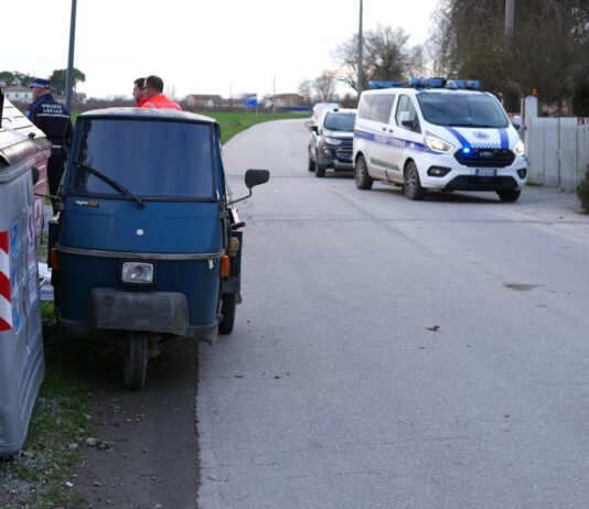 Anziano perde la vita dopo essere sceso dalla propria Apecar