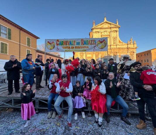 Carnevale dei Ragazzi 2026: vince il carro della Parrocchia di Porto Fuori “Grease”