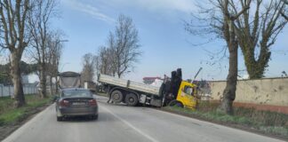 Ravenna, scontro tra due camion in via Trieste: traffico in tilt
