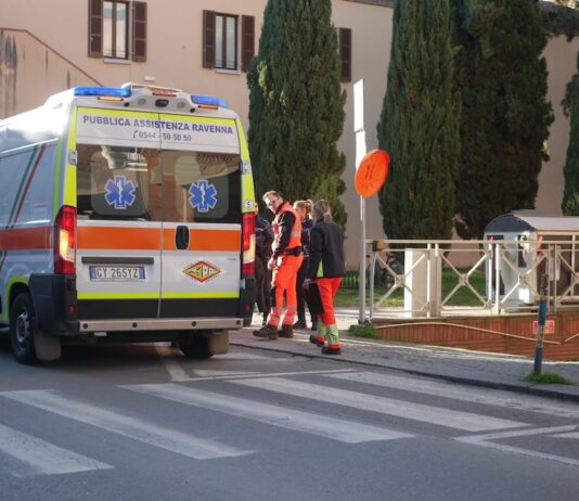 Lite in strada in via Carducci finisce con un accoltellamento