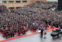 Cantare amantis est: secondo viaggio nella coralità diretto da Riccardo Muti