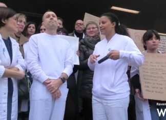 Flash mob all’ospedale per i medici indagati