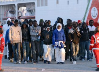 Medici indagati per certificati: botta e risposta fra centrodestra e centrosinistra. Lunedì un flash mob